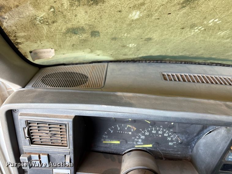 image for item EX0046 1993 Chevrolet GMT-400 Ext. Cab pickup truck