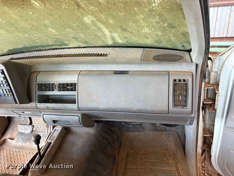 image for item EX0046 1993 Chevrolet GMT-400 Ext. Cab pickup truck
