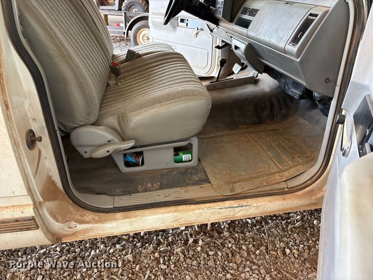 image for item EX0046 1993 Chevrolet GMT-400 Ext. Cab pickup truck
