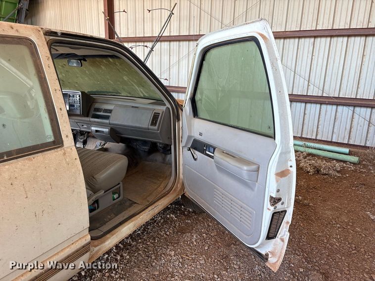 image for item EX0046 1993 Chevrolet GMT-400 Ext. Cab pickup truck