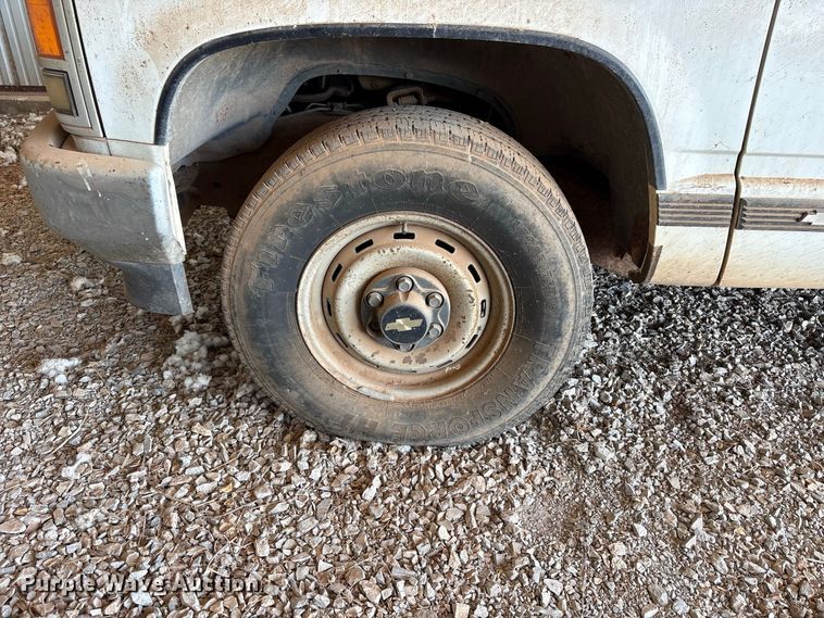 image for item EX0046 1993 Chevrolet GMT-400 Ext. Cab pickup truck