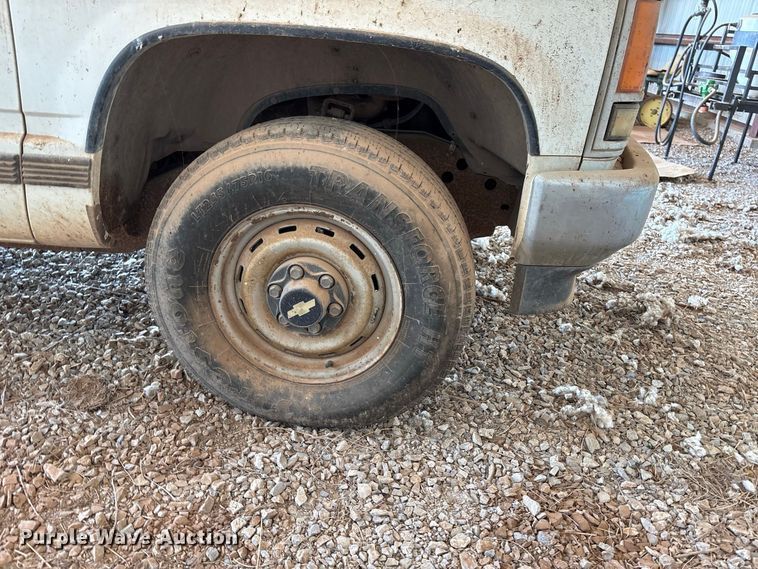 image for item EX0046 1993 Chevrolet GMT-400 Ext. Cab pickup truck