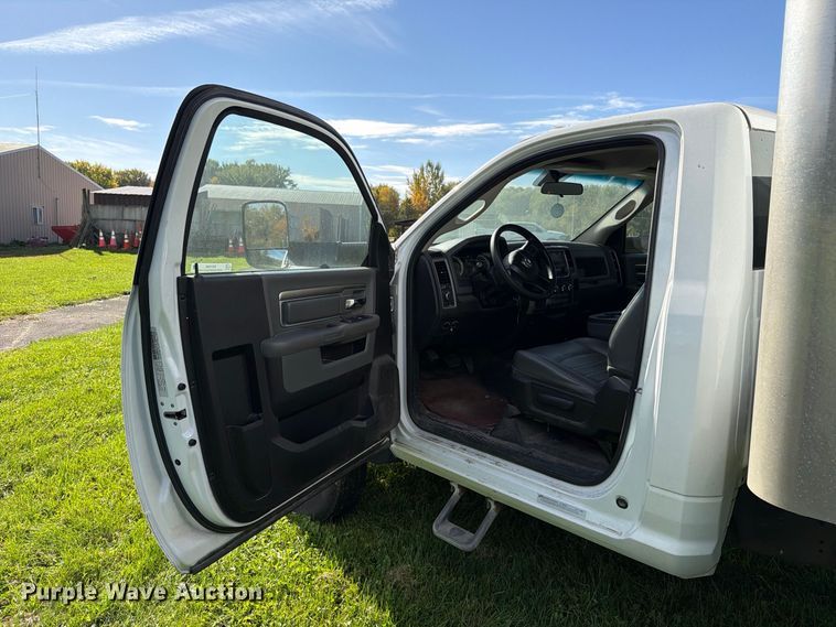 image for item EX1046 2016 RAM 4500 box truck