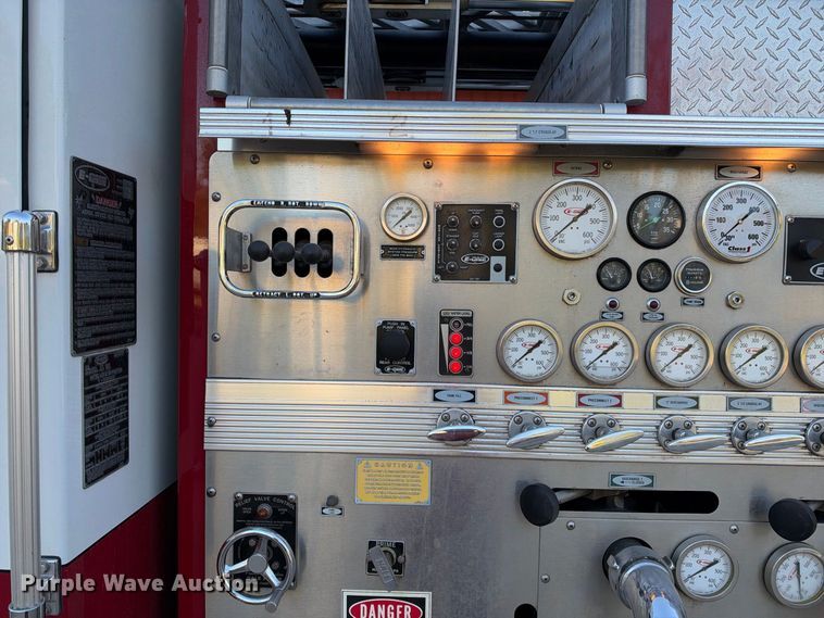 image for item EX2362 1993 E-One ladder fire truck