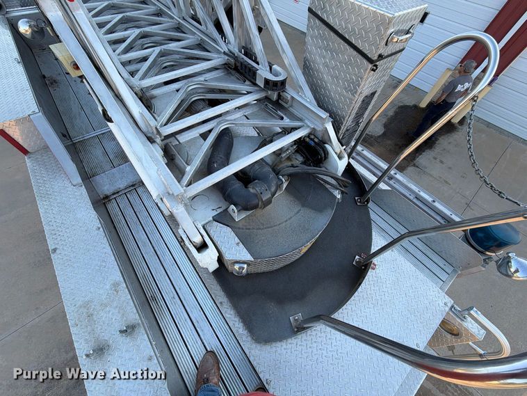 image for item EX2362 1993 E-One ladder fire truck