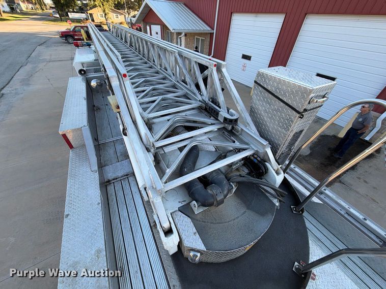 image for item EX2362 1993 E-One ladder fire truck