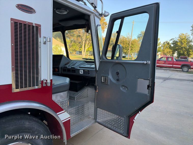 image for item EX2362 1993 E-One ladder fire truck
