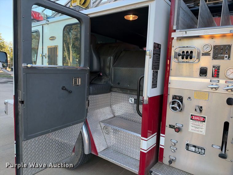 image for item EX2362 1993 E-One ladder fire truck