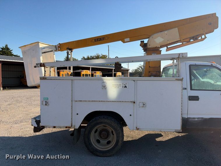 image for item EX2392 1994 GMC Sierra C3500  utility bed pickup truck with bucket lift