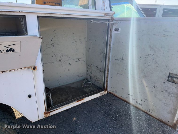 image for item EX2392 1994 GMC Sierra C3500  utility bed pickup truck with bucket lift