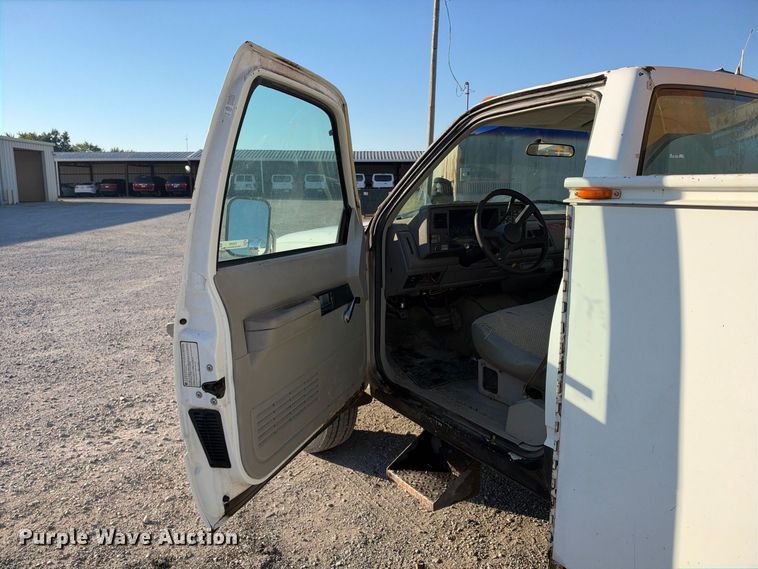 image for item EX2392 1994 GMC Sierra C3500  utility bed pickup truck with bucket lift