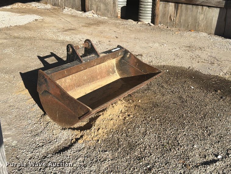 image for item EX4623 2019 John Deere 310g bucket