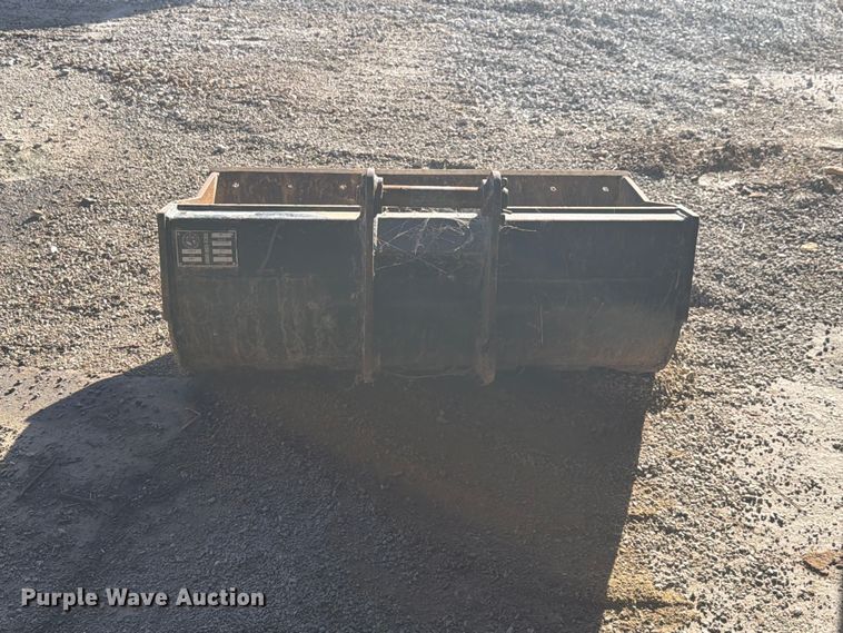 image for item EX4623 2019 John Deere 310g bucket