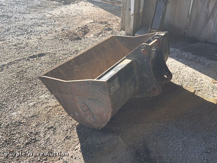 image for item EX4623 2019 John Deere 310g bucket