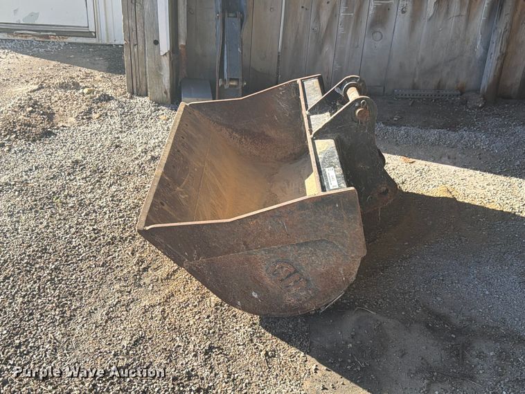 image for item EX4623 2019 John Deere 310g bucket