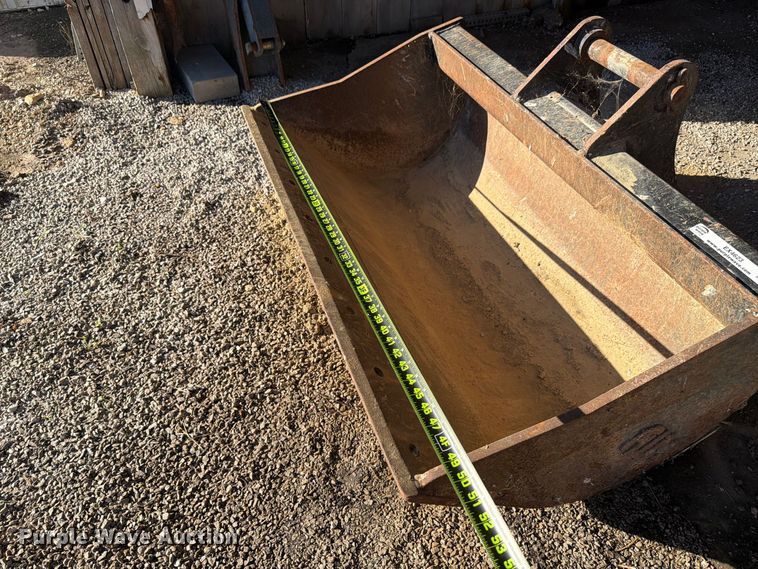 image for item EX4623 2019 John Deere 310g bucket