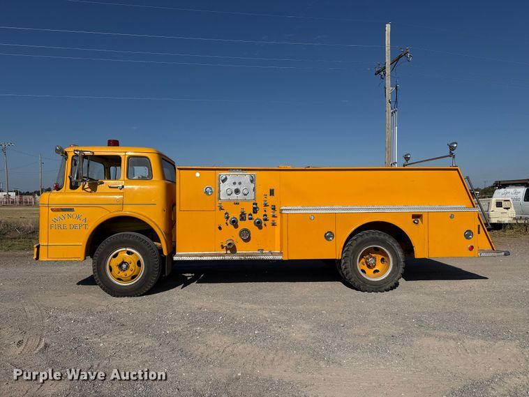image for item FB6946 1974 Ford C750 pumper fire truck