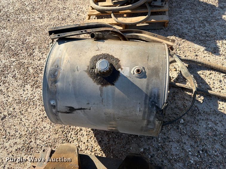 image for item FB8983 Mack truck parts