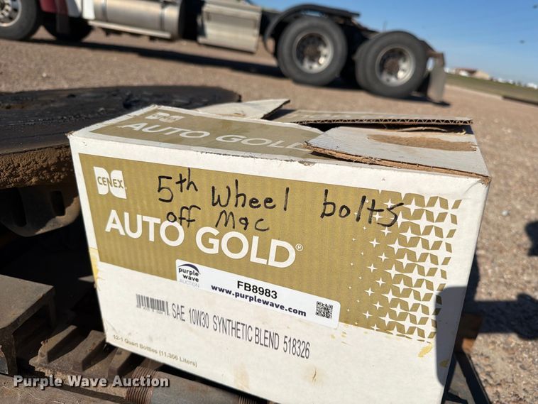 image for item FB8983 Mack truck parts
