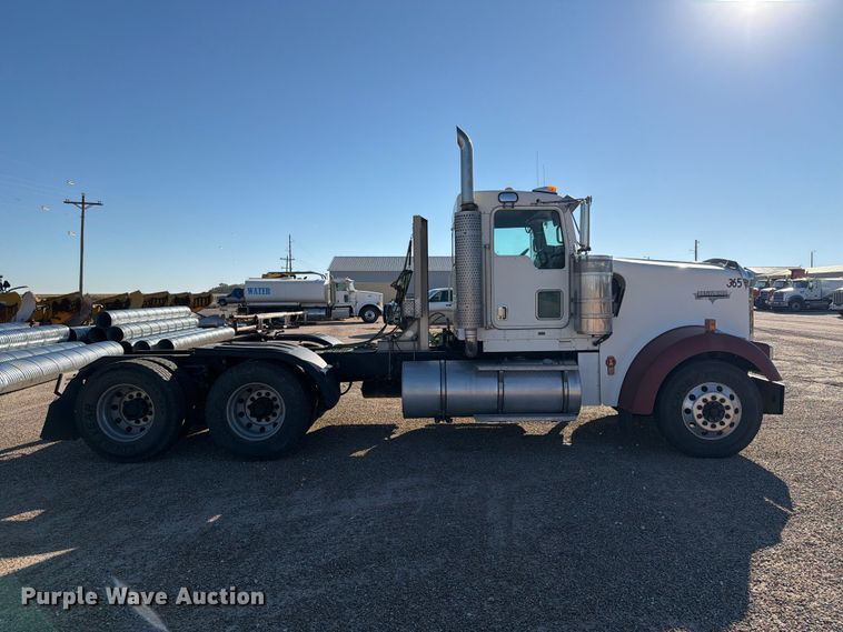 image for item FB8985 2007 Kenworth W900 semi truck