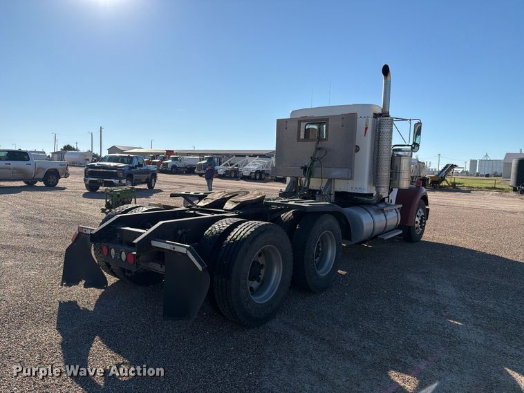 image for item FB8985 2007 Kenworth W900 semi truck