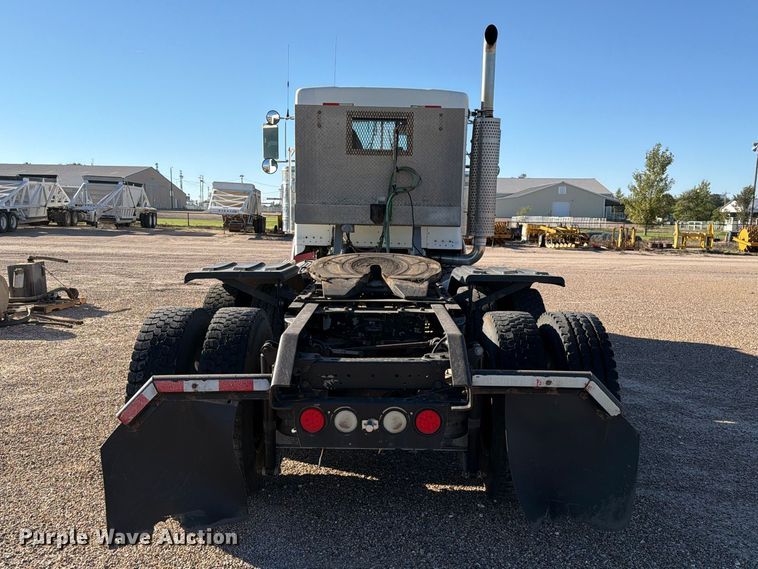 image for item FB8985 2007 Kenworth W900 semi truck
