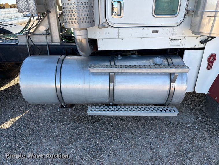 image for item FB8985 2007 Kenworth W900 semi truck