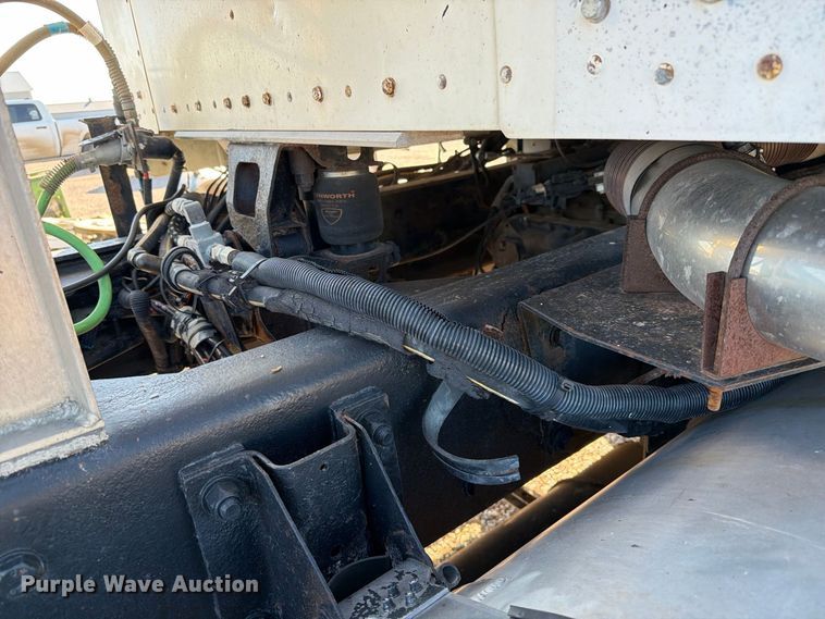 image for item FB8985 2007 Kenworth W900 semi truck