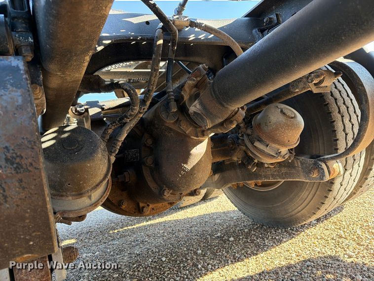 image for item FB8985 2007 Kenworth W900 semi truck