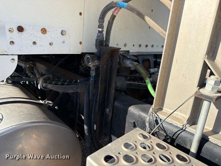 image for item FB8985 2007 Kenworth W900 semi truck