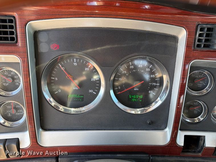image for item FB8985 2007 Kenworth W900 semi truck