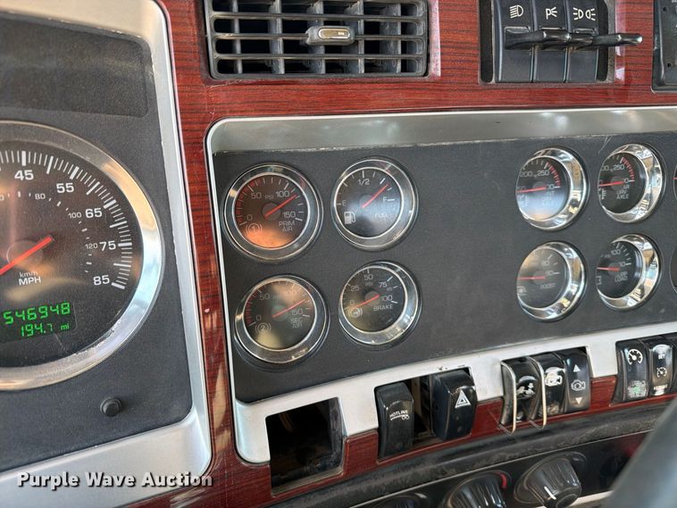 image for item FB8985 2007 Kenworth W900 semi truck