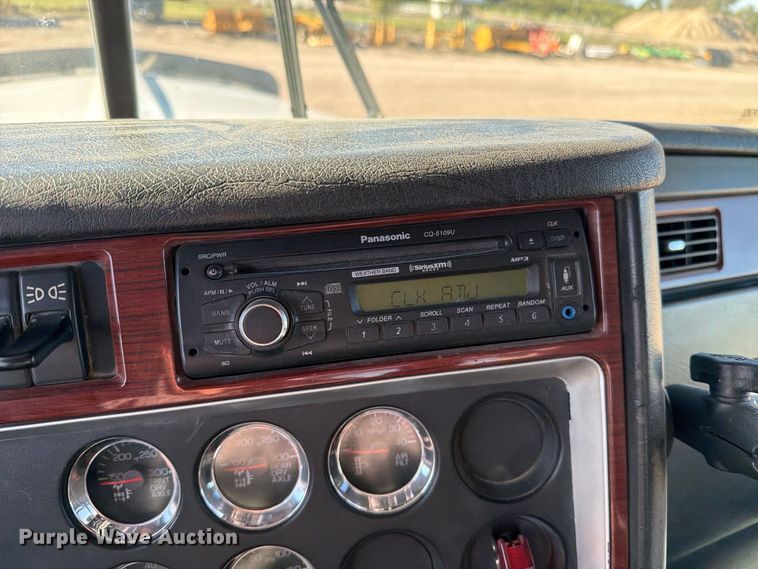 image for item FB8985 2007 Kenworth W900 semi truck