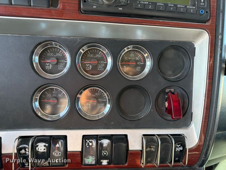 image for item FB8985 2007 Kenworth W900 semi truck