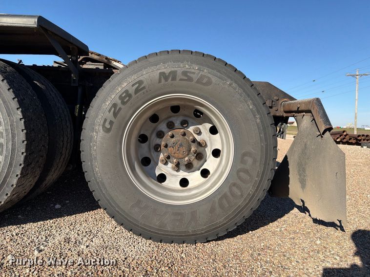 image for item FB8985 2007 Kenworth W900 semi truck
