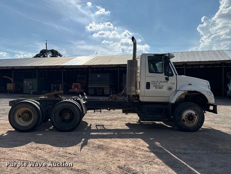 image for item FC4070 2004 International 7600 semi truck