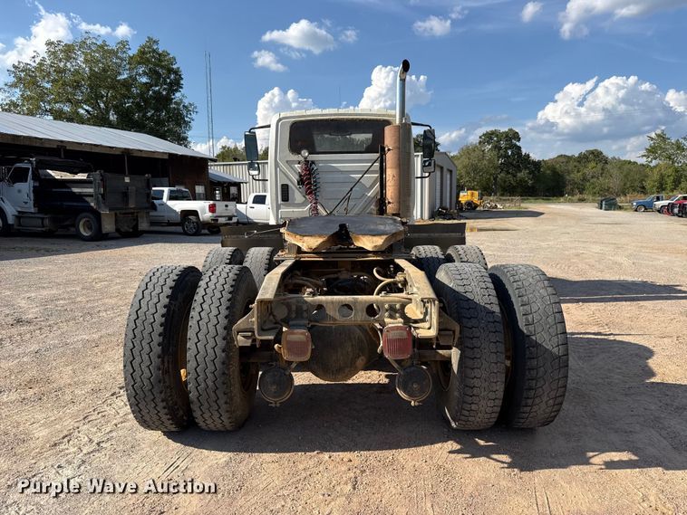 image for item FC4070 2004 International 7600 semi truck