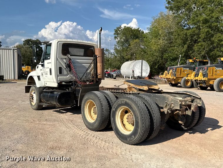 image for item FC4070 2004 International 7600 semi truck