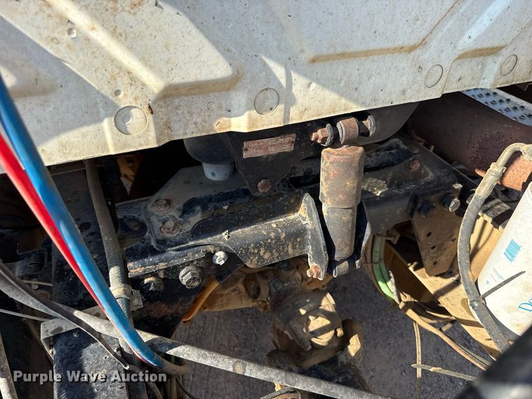 image for item FC4070 2004 International 7600 semi truck