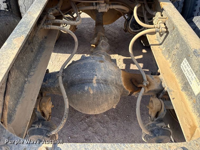 image for item FC4070 2004 International 7600 semi truck