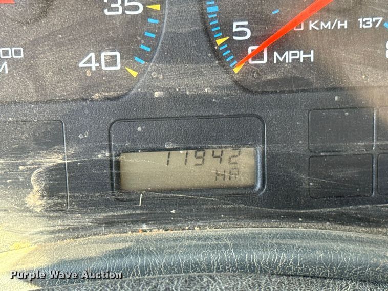 image for item FC4070 2004 International 7600 semi truck