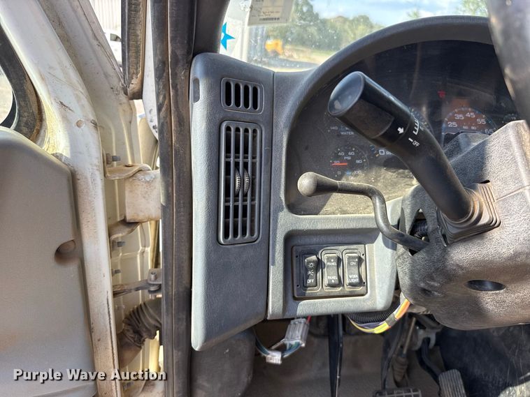 image for item FC4070 2004 International 7600 semi truck