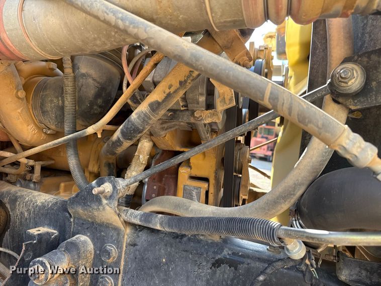 image for item FC4070 2004 International 7600 semi truck