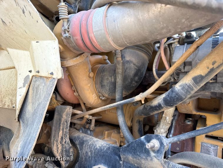 image for item FC4070 2004 International 7600 semi truck