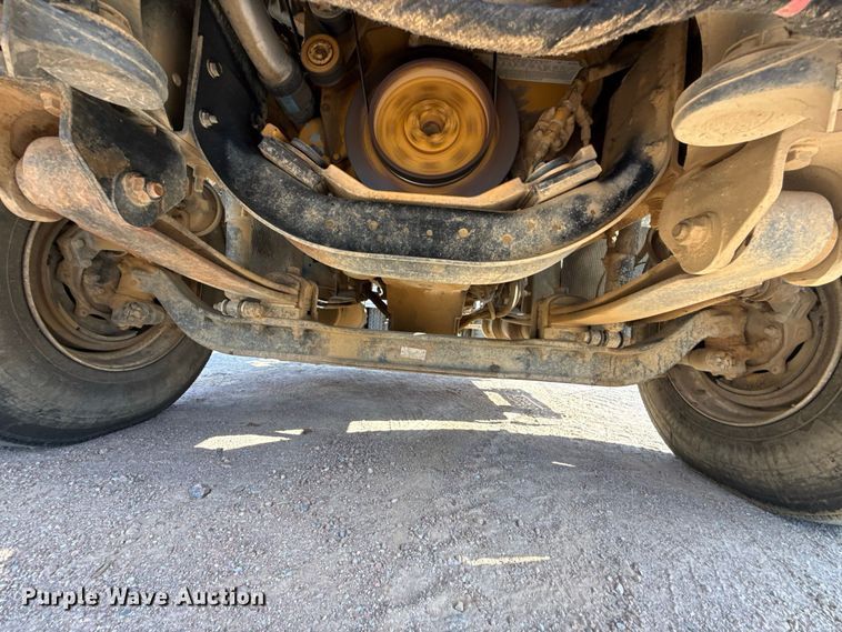 image for item FC4070 2004 International 7600 semi truck