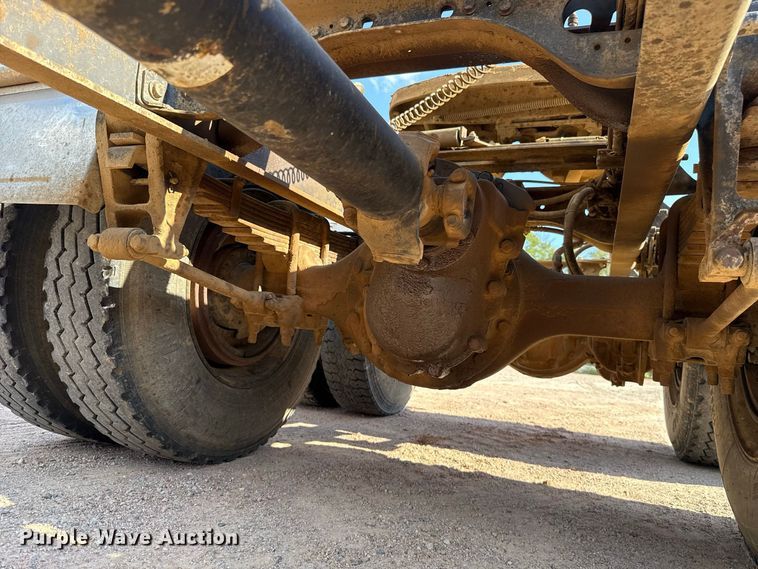 image for item FC4070 2004 International 7600 semi truck