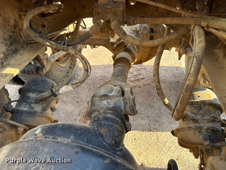 image for item FC4070 2004 International 7600 semi truck