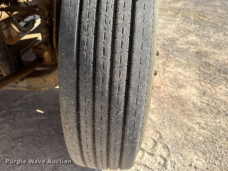 image for item FC4070 2004 International 7600 semi truck