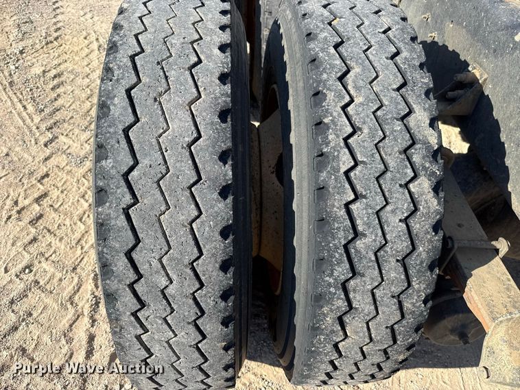 image for item FC4070 2004 International 7600 semi truck