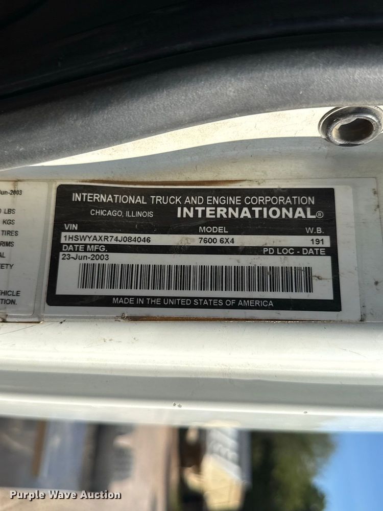 image for item FC4070 2004 International 7600 semi truck